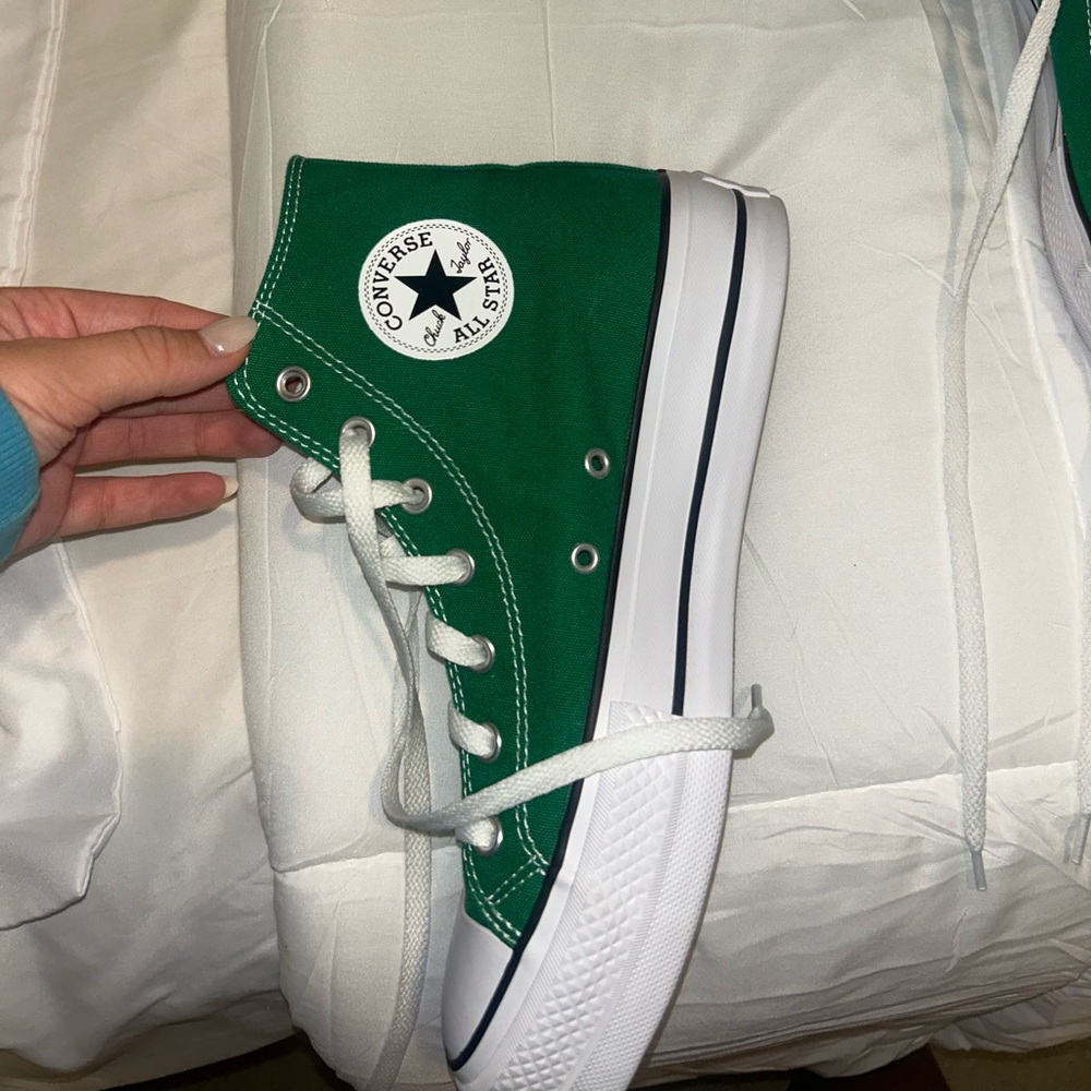 Kelly Green Converse Womans Size 9 NEVER WORN❗️